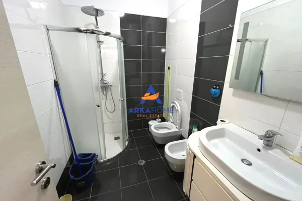 Shtepi me qera Apartament ne Tirane, 2+1, Mobilimi E mobiluar, Pagesa 639  Euro.