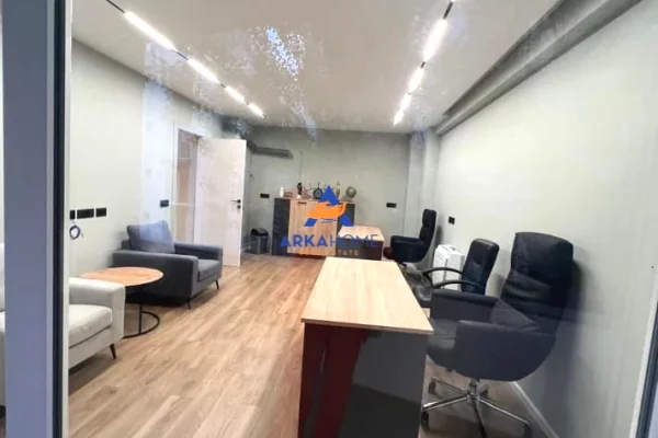 JEPET ZYRE ME QERA 100M2 "KOPSHTI BOTANIK" 900 EURO
