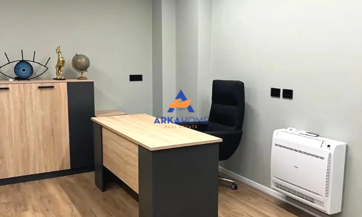 JEPET ZYRE ME QERA 100M2 "KOPSHTI BOTANIK" 900 EURO