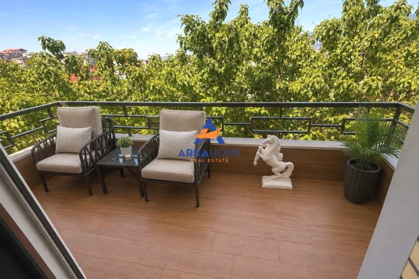 Shtepi ne shitje Apartament ne Tirane, 2+1, Mobilimi E mobiluar, Pagesa 194,029  Euro.