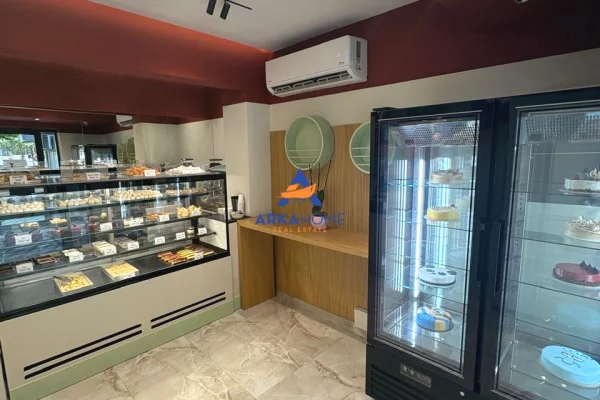 JEPET DYQAN 80M2 ME QERA "RRUGA MUHAMET GJOLLESHA" 300.000 LEKE (I DISKUTUESHEM)