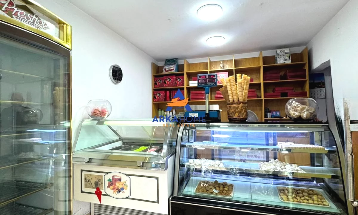 JEPET PASTICERI ME QIRA 74M2 "ISH STACIONI I TRENIT" 70.000 LEKE