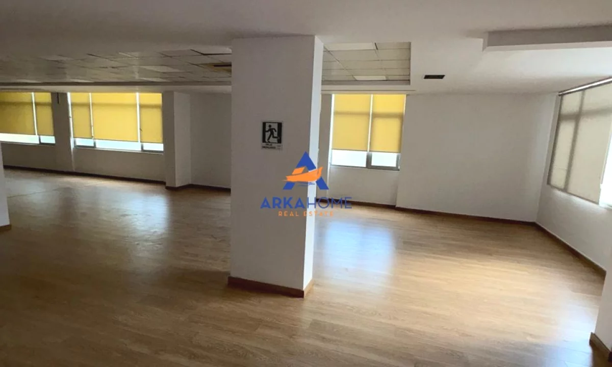 JEPET ME QERA NJESI BIZNESI 330M2 "LSI, BLLOK" 4500 EURO NETO