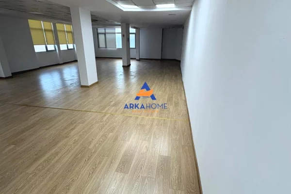 JEPET ME QERA NJESI BIZNESI 330M2 "LSI, BLLOK" 4500 EURO NETO