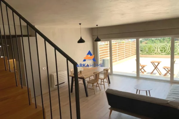 Shtepi me qera Duplex(shtepi me 2 kate) ne Tirane, 2+1, Mobilimi E mobiluar, Pagesa 1,200  Euro.