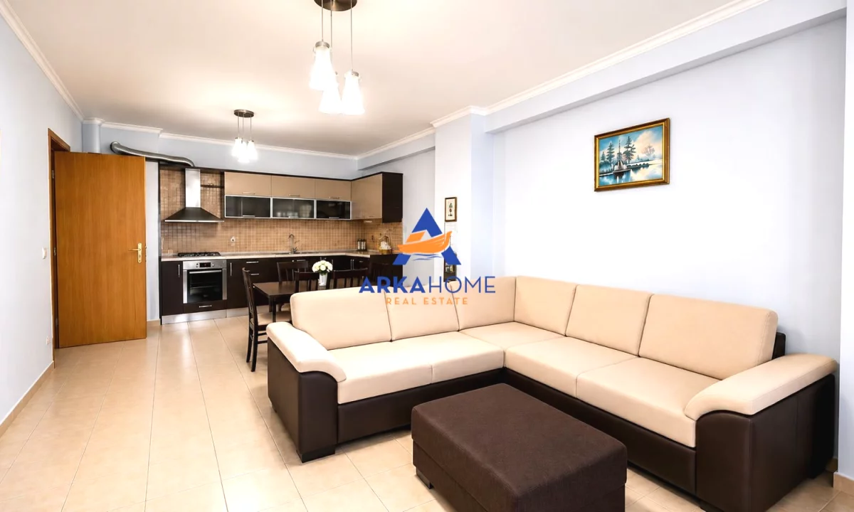 Shtepi ne shitje Apartament ne Tirane, 2+1, Mobilimi E mobiluar, Pagesa 165,000  Euro.