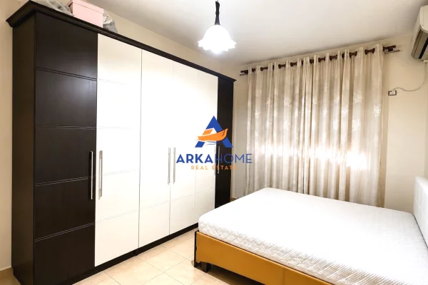 Shtepi ne shitje Apartament ne Tirane, 2+1, Mobilimi E mobiluar, Pagesa 165,000  Euro.