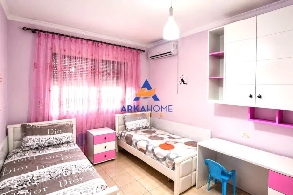 Shtepi ne shitje Apartament ne Tirane, 2+1, Mobilimi E mobiluar, Pagesa 165,000  Euro.
