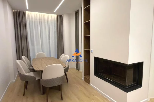 Shtepi me qera Vila Luksoze ne Tirane, 3+1, Mobilimi E mobiluar, Pagesa 2,352  Euro.