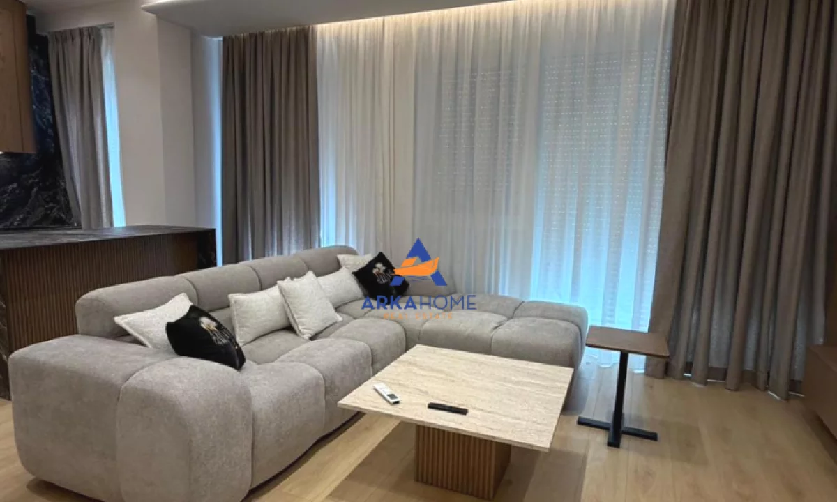 Shtepi me qera Vila Luksoze ne Tirane, 3+1, Mobilimi E mobiluar, Pagesa 2,352  Euro.