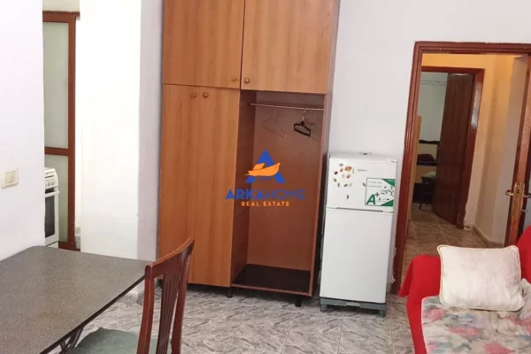 JEPET APARTAMENT ME QERA 2+1 "TEK RRUGA E ELBASANIT " 40.000 LEKE