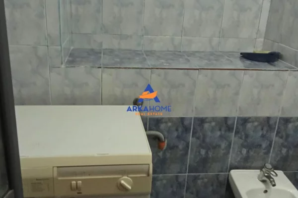 Shtepi me qera Apartament ne Tirane, 2+1, Mobilimi E mobiluar, Pagesa 428  Euro.