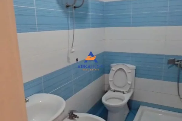 Shtepi me qera Apartament ne Tirane, 2+1, Mobilimi E mobiluar, Pagesa 375  Euro.