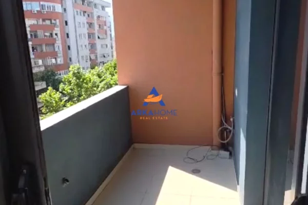 Shtepi me qera Apartament ne Tirane, 2+1, Mobilimi E mobiluar, Pagesa 375  Euro.