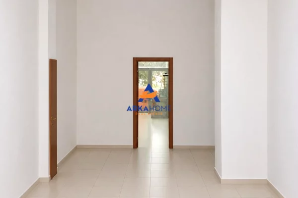 SHITET DYQAN 88M2 "TEK ISH TREGU ELEKTRIK, PRANË KLINIKËS GLOZHENI" 400000 EURO