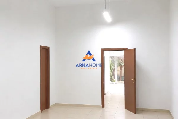 SHITET DYQAN 88M2 "TEK ISH TREGU ELEKTRIK, PRANE KLINIKES GLOZHENI" 400000 EURO