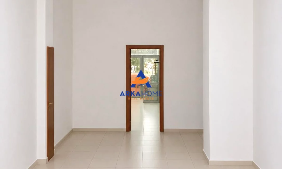 SHITET DYQAN 88M2 "TEK ISH TREGU ELEKTRIK, PRANE KLINIKES GLOZHENI" 400000 EURO