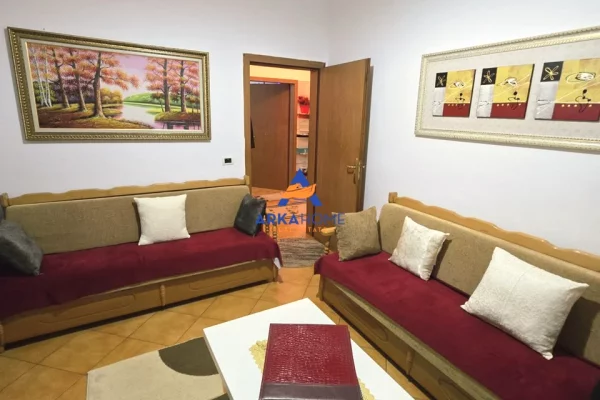 Shtepi ne shitje Apartament ne Tirane, 2+1, Mobilimi E mobiluar, Pagesa 250,000  Euro.
