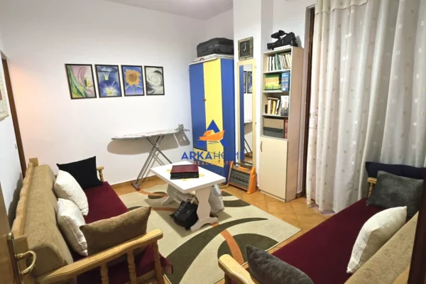 Shtepi ne shitje Apartament ne Tirane, 2+1, Mobilimi E mobiluar, Pagesa 250,000  Euro.