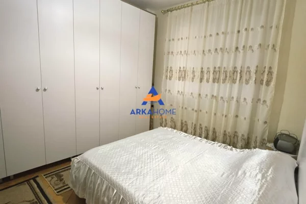 Shtepi ne shitje Apartament ne Tirane, 2+1, Mobilimi E mobiluar, Pagesa 250,000  Euro.