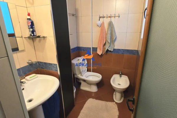 Shtepi ne shitje Apartament ne Tirane, 2+1, Mobilimi E mobiluar, Pagesa 250,000  Euro.