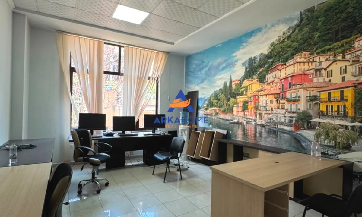 JEPET ZYRE ME QERA 214M2 "BLLOK" 4700 EURO