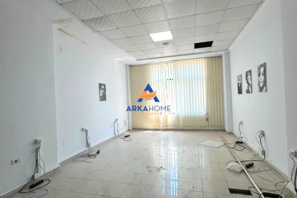 JEPET ZYRE ME QERA 214M2 "BLLOK" 4700 EURO