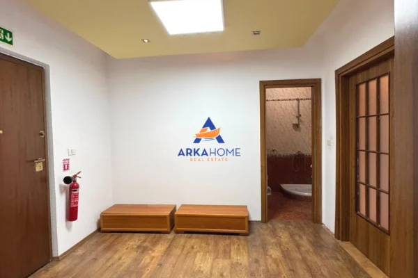 JEPET AMBIENT BIZNESI ME QERA 200M2 "ISH BLLOKU" 3200 EURO