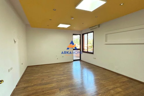 JEPET AMBIENT BIZNESI ME QERA 200M2 "ISH BLLOKU" 3200 EURO