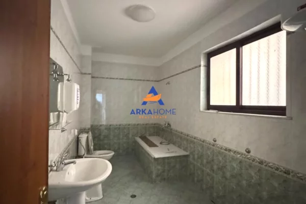 JEPET AMBIENT BIZNESI ME QERA 200M2 "ISH BLLOKU" 3200 EURO