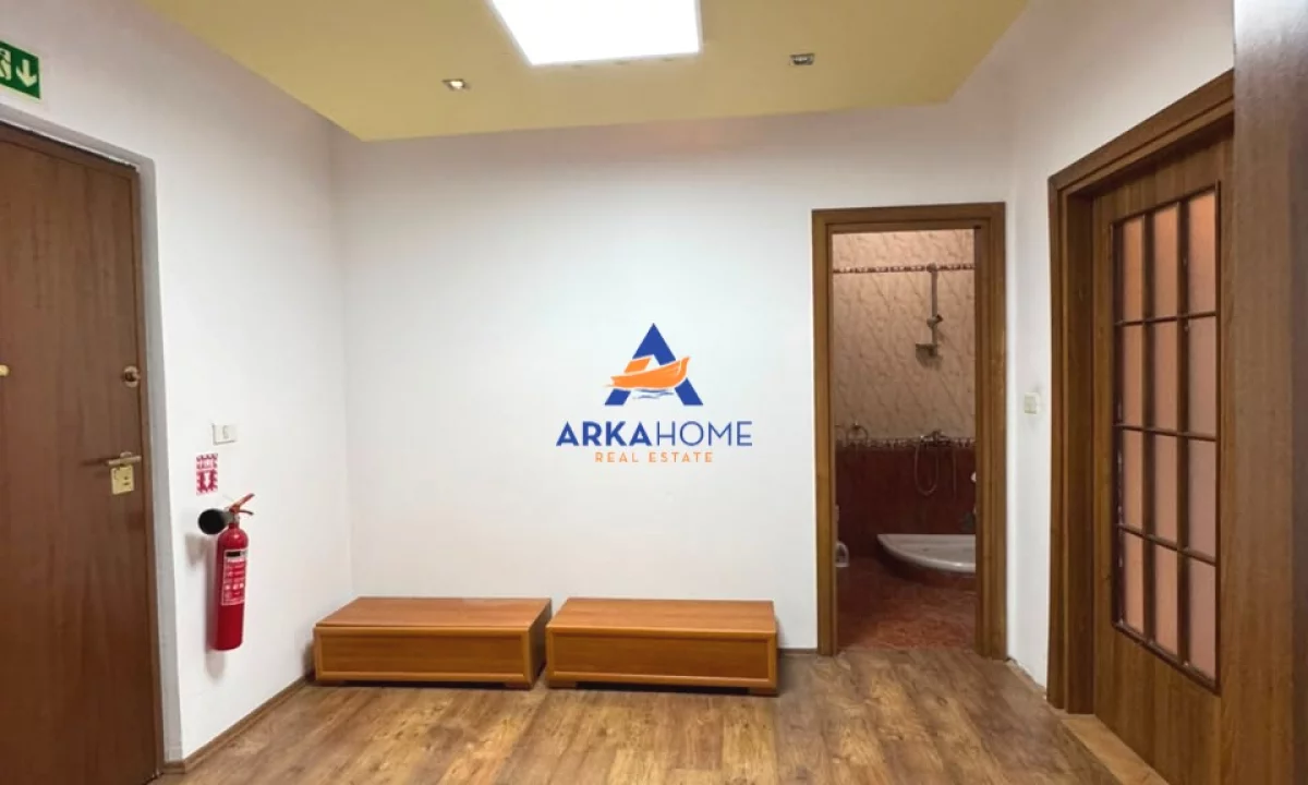 JEPET AMBIENT BIZNESI ME QERA 200M2 "ISH BLLOKU" 3200 EURO