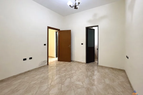 JEPET ME QIRA AMBIENT PER ZYRA 95M2 "KOMPLEKSI PANORAMA" 850 EURO