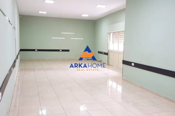 JEPET DYQAN ME QERA 100M2 "RRUGA BARDHYL" 100000 LEKE