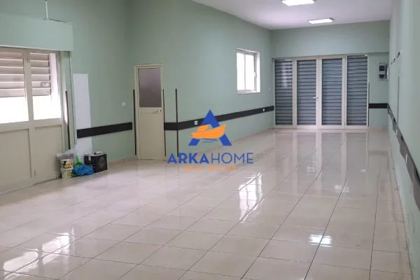 JEPET DYQAN ME QERA 100M2 "RRUGA BARDHYL" 100000 LEKE
