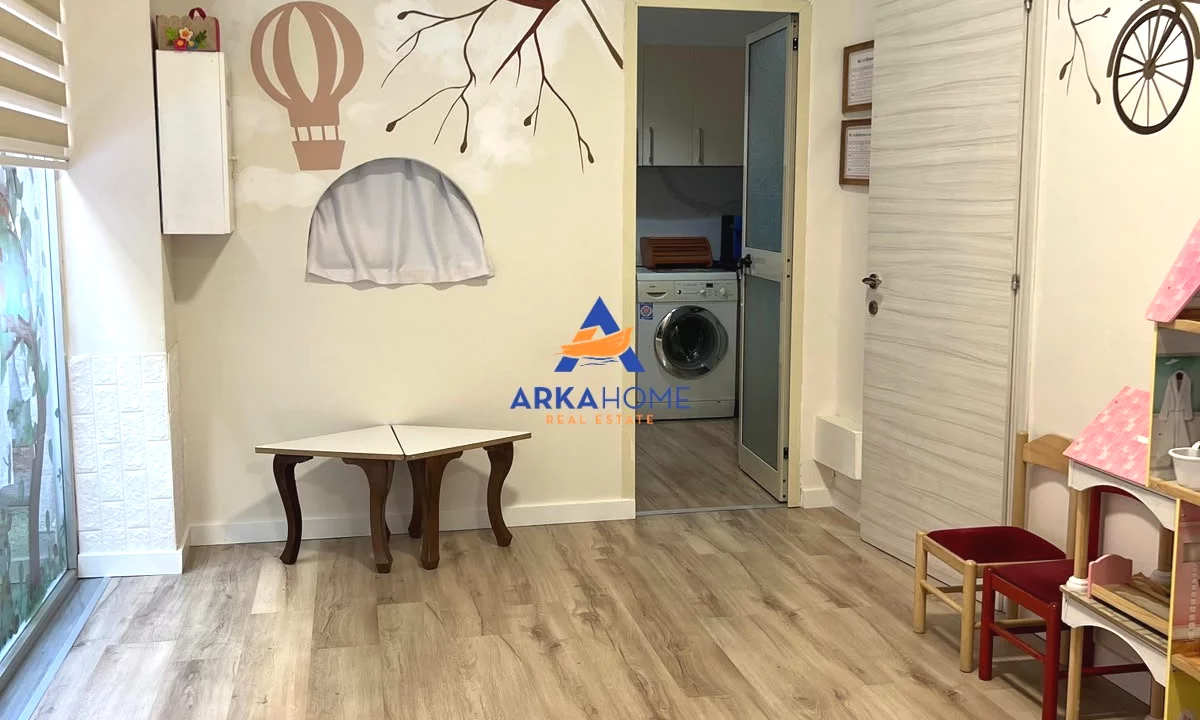 SHITET AMBIENT BIZNESI 140M2 "MBRAPA HOTEL RADISSON, LIQENI I THATE" 350000 EURO