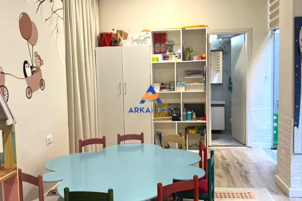 SHITET AMBIENT BIZNESI 140M2 "MBRAPA HOTEL RADISSON, LIQENI I THATE" 350000 EURO