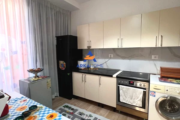 SHITET AMBIENT BIZNESI 140M2 "MBRAPA HOTEL RADISSON, LIQENI I THATE" 350000 EURO