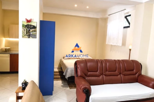 Shtepi me qera Apartament ne Tirane, Garsoniere, Mobilimi E mobiluar, Pagesa 350  Euro.