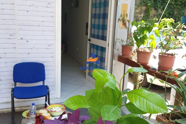 Shtepi me qera Apartament ne Tirane, Garsoniere, Mobilimi E mobiluar, Pagesa 350  Euro.