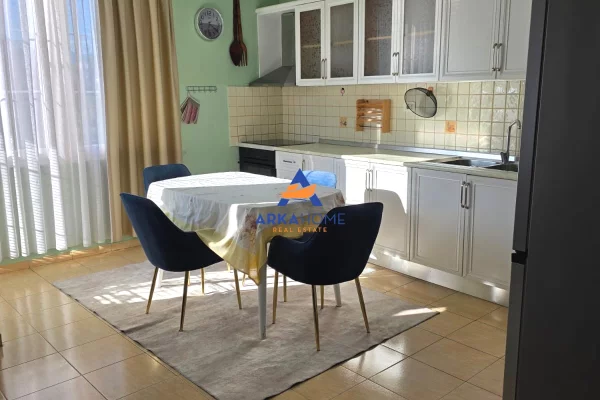 Shtepi me qera Apartament ne Tirane, 2+1, Mobilimi E mobiluar, Pagesa 696  Euro.