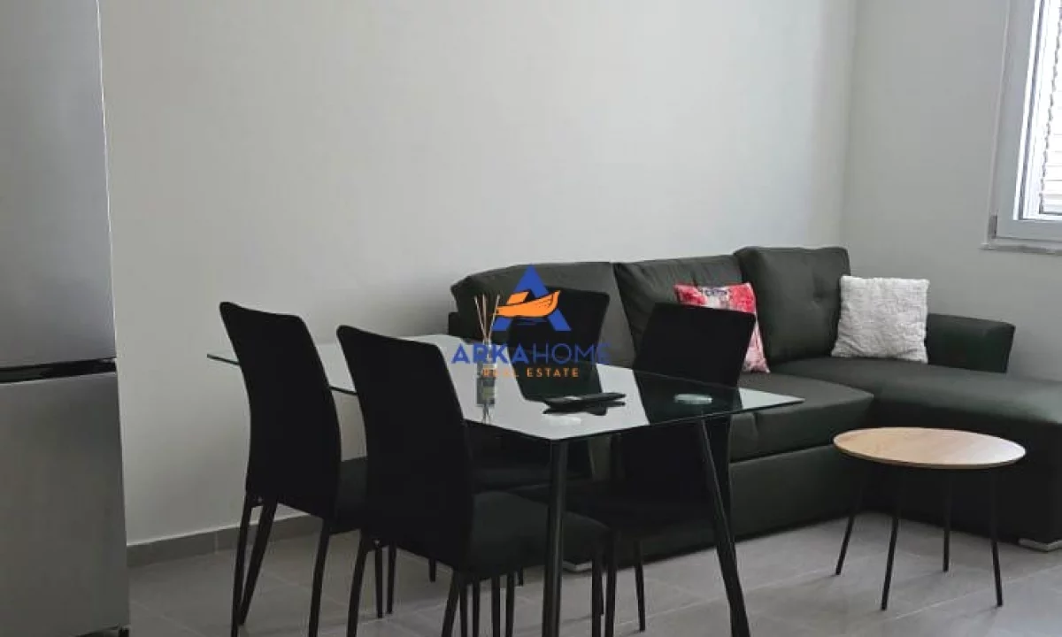 Shtepi me qera Apartament ne Tirane, 1+1, Mobilimi E mobiluar, Pagesa 589  Euro.