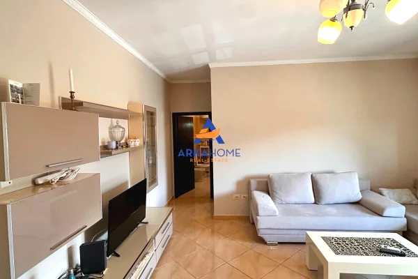 Shtepi me qera Apartament ne Tirane, 1+1, Mobilimi E mobiluar, Pagesa 400  Euro.