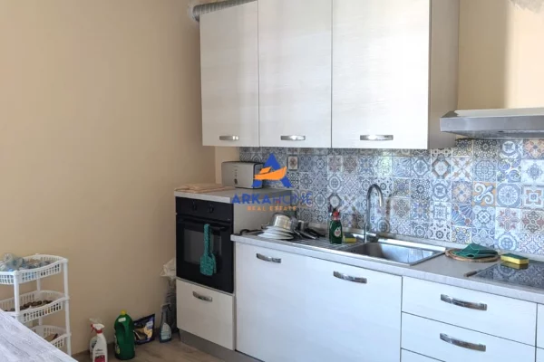 Shtepi me qera Apartament ne Tirane, 2+1, Mobilimi E mobiluar, Pagesa 500  Euro.