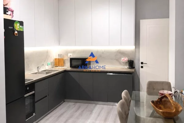 Shtepi me qera Apartament ne Tirane, 1+1, Mobilimi E mobiluar, Pagesa 696  Euro.