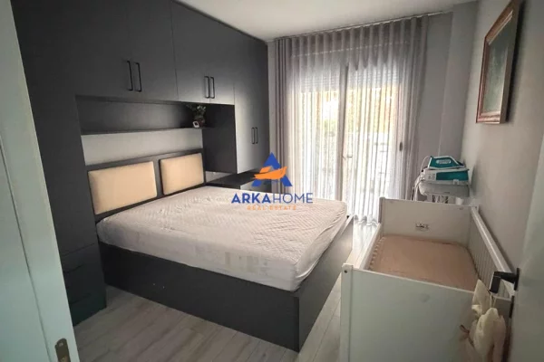 Shtepi me qera Apartament ne Tirane, 1+1, Mobilimi E mobiluar, Pagesa 696  Euro.