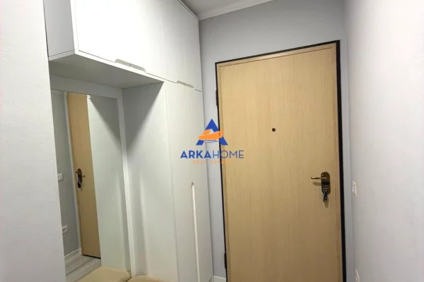 Shtepi me qera Apartament ne Tirane, 1+1, Mobilimi E mobiluar, Pagesa 696  Euro.