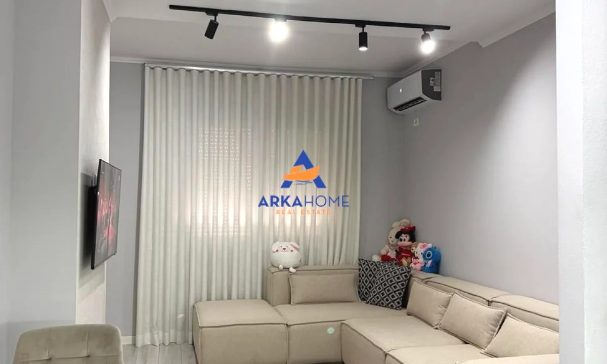 Shtepi me qera Apartament ne Tirane, 1+1, Mobilimi E mobiluar, Pagesa 696  Euro.