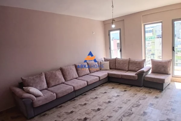 Shtepi me qera 2+1 ne Tirane - 535 Euro