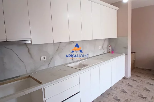 Shtepi me qera Apartament ne Tirane, 2+1, Mobilimi E mobiluar, Pagesa 535  Euro.