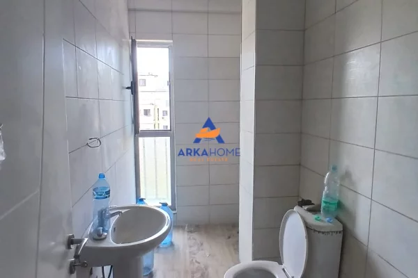 Shtepi me qera Apartament ne Tirane, 2+1, Mobilimi E mobiluar, Pagesa 535  Euro.